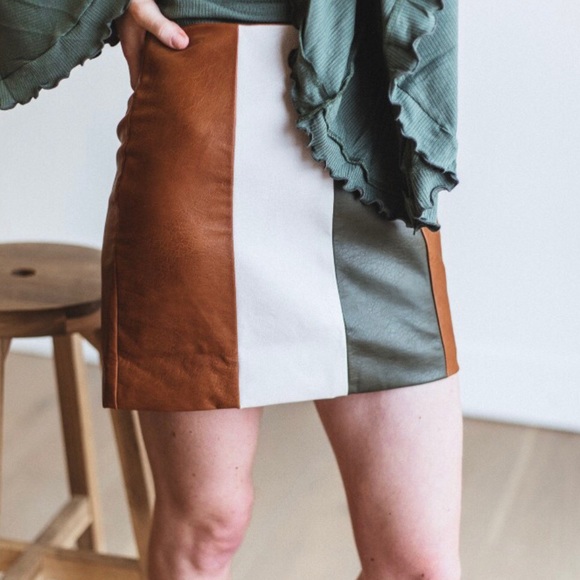 Meet me in Paris skirt -Striped leather-like skirt - Picture 3 of 5